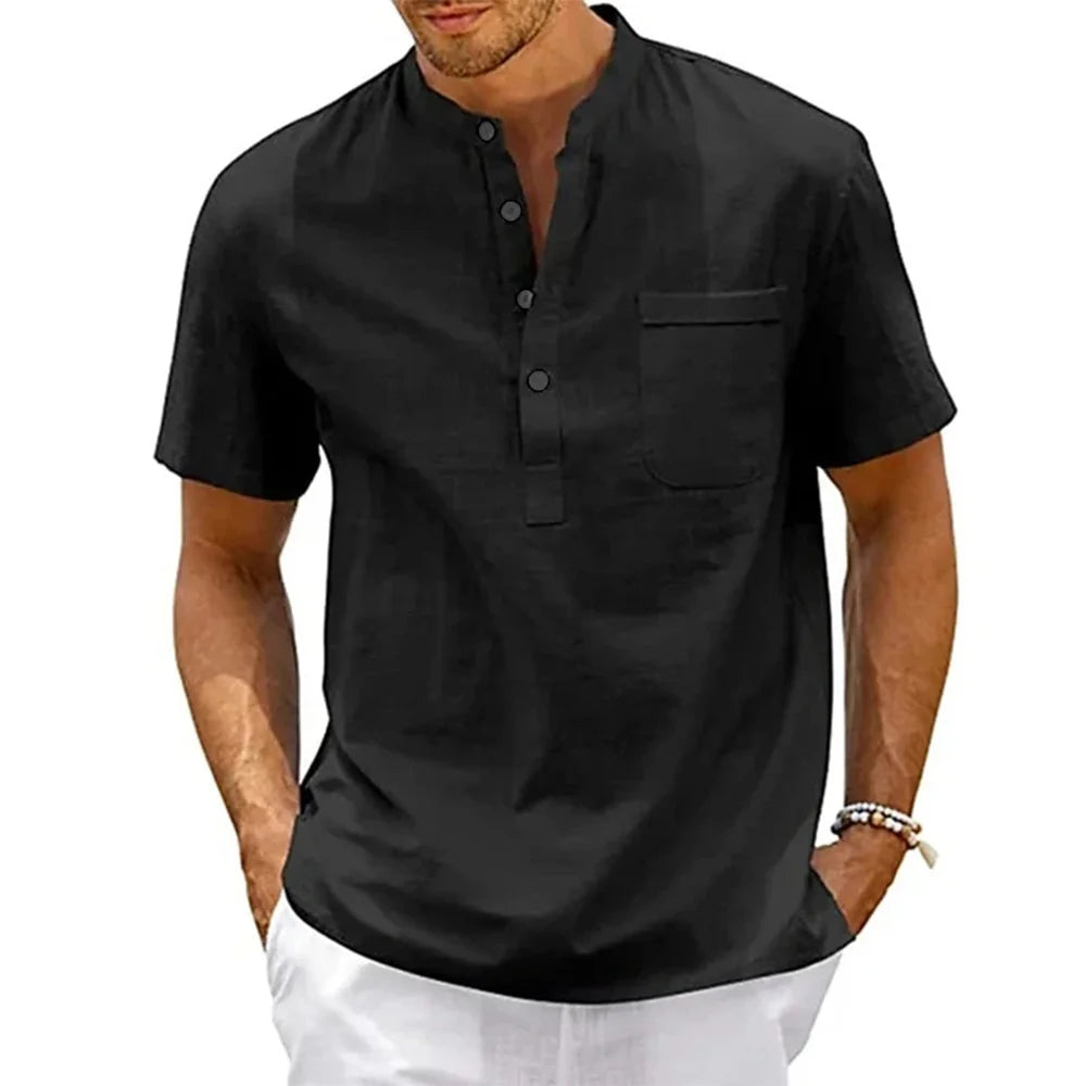 Imagem da Camiseta Masculina de Linho Prestige da Oron Store em fundo branco. Modelo disponível nas cores bege, branco, preto, verde, cinza, azul escuro e azul claro. Camiseta casual masculina confeccionada em linho e algodão leve, com gola redonda e mangas curtas. Ideal para o verão 2025, com caimento confortável e estilo moderno. Disponível nos tamanhos PP ao G1.