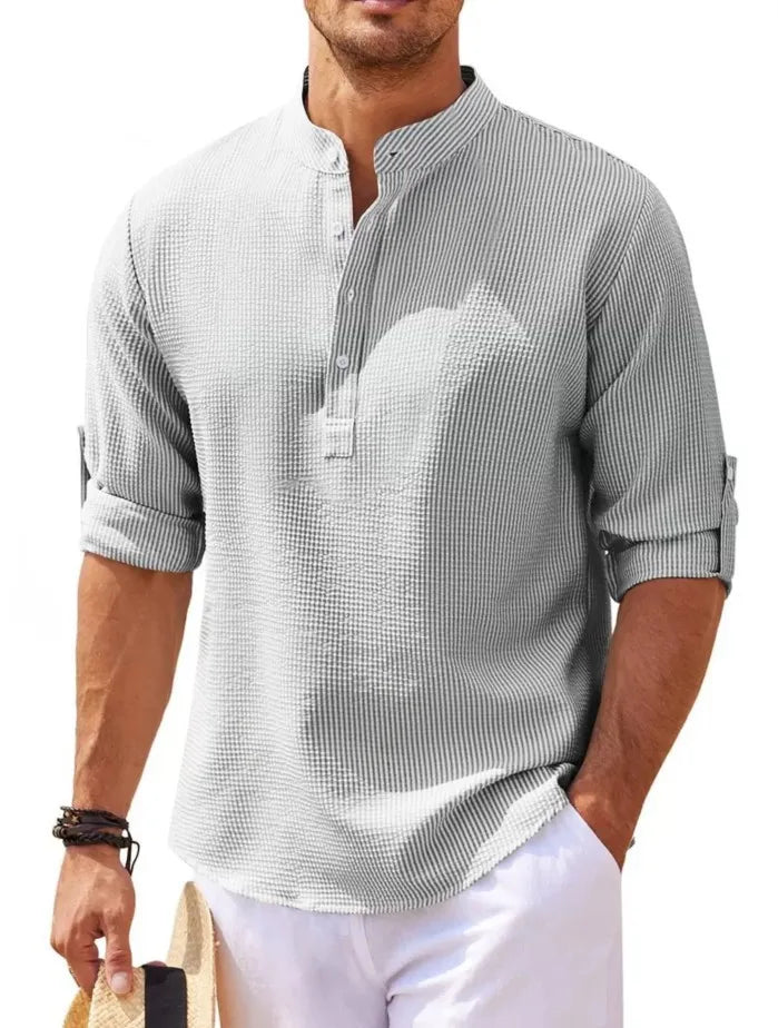 imagem da Camiseta Masculina de Linho Valor da Oron Store em fundo branco. Modelo disponível nas cores bege, branco, preto, azul, cinza e cinza escuro. Camiseta casual com tecido leve e respirável de linho e algodão, ideal para o verão 2025. Roupa masculina versátil, com caimento moderno e design elegante. Disponível nos tamanhos PP ao G3.