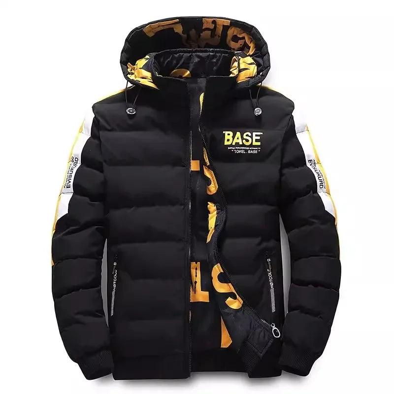 Jaqueta Masculina Bomber da Oron Store em fundo branco, modelo disponível nas cores amarelo, vermelho e bege. Jaqueta de inverno 2025 com capuz, bolsos frontais e tecido resistente em poliéster, ideal para dias frios. Roupa de frio masculina versátil e moderna, disponível nos tamanhos P ao G2. Casaco masculino para adultos com design urbano e estilo casual.