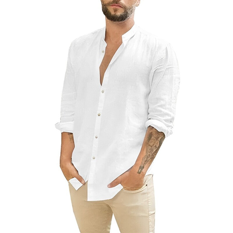 Camiseta Masculina de Linho Lux da Oron Store em fundo branco. Modelo casual confeccionado em linho e algodão, ideal para o verão 2025. Disponível nas cores bege, branco, preto, azul e cinza, com decote em V e caimento moderno para adultos. Camiseta leve e elegante perfeita para compor looks confortáveis e estilosos