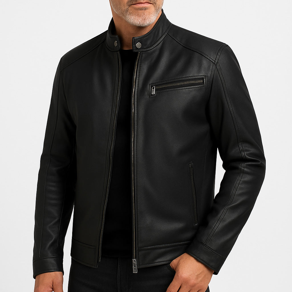 Jaqueta masculina de inverno modelo Fiori, confeccionada em couro resistente e estiloso, ideal para dias frios. Disponível nas cores preto, marrom, vinho, azul e verde, com tamanhos variados do P ao G2. Jaqueta com bolsos frontais, acabamento refinado e caimento moderno. Foto em fundo branco destacando o design premium da peça. Moda masculina, jaqueta masculina inverno, casaco masculino estilo bomber.